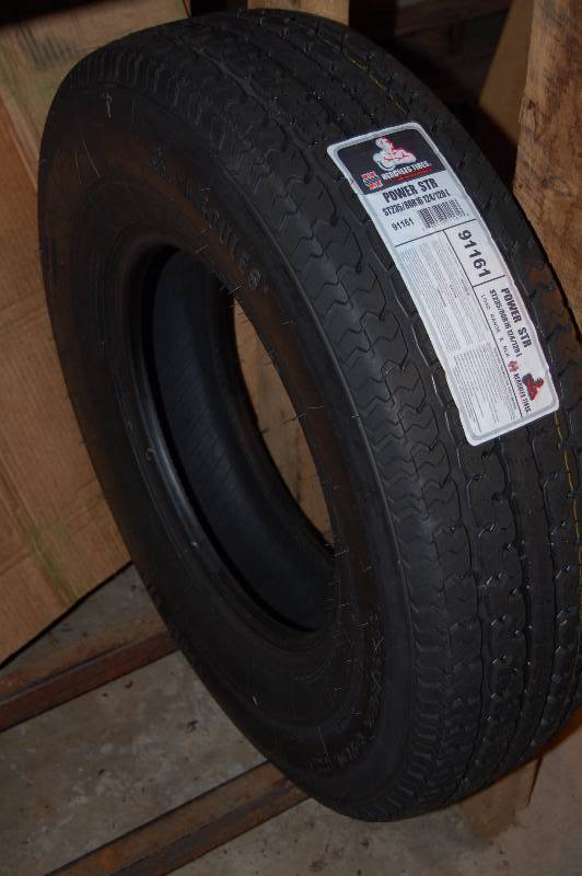 lot 1017 image: Trailer Tire