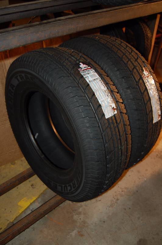 lot 1020 image: SUV or Light Truck Tires