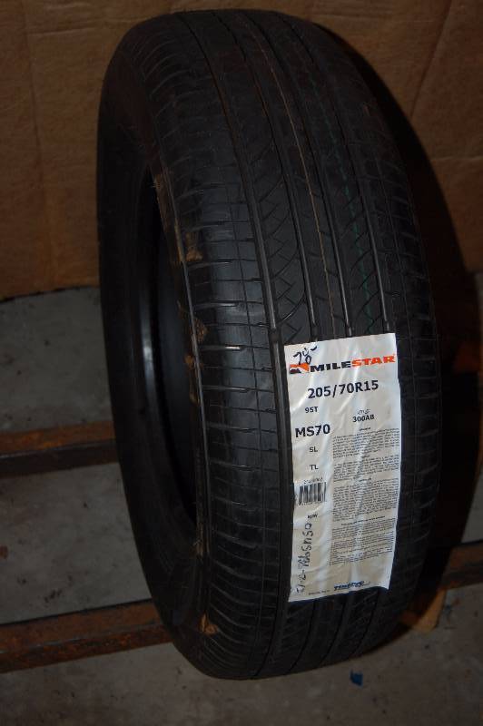 lot 1031 image: Passenger Tire
