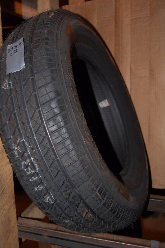 lot 1033 image: Passenger Tire