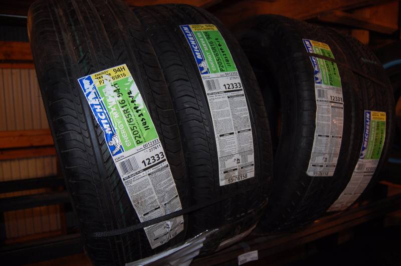 lot 1034 image: Passenger Tires