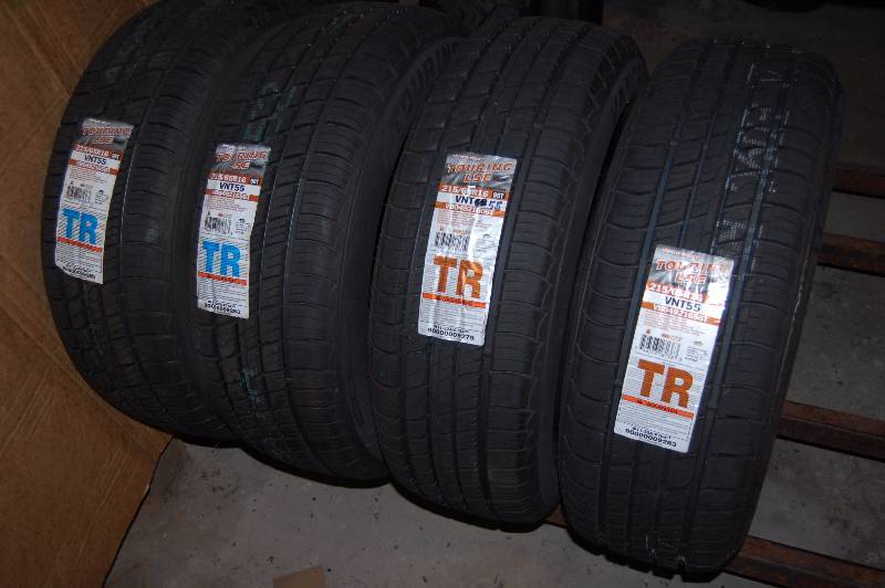 lot 1040 image: Passenger Tires