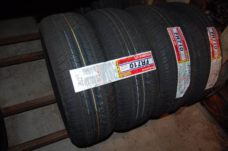 lot 1042 image: Passenger Tires