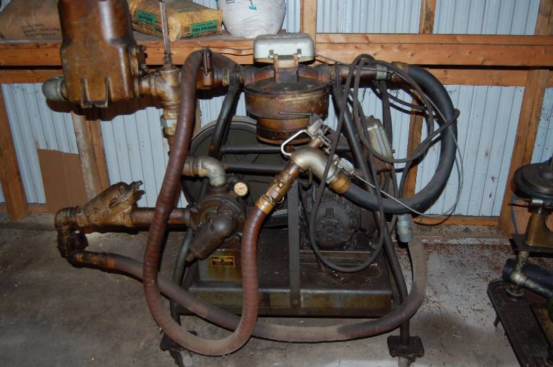 lot 1043 image: Fuel Transfer Pump