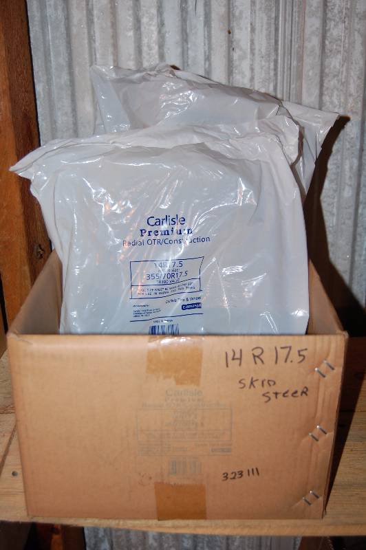 lot 1051 image: Radial Premium OTRConstruction Tubes