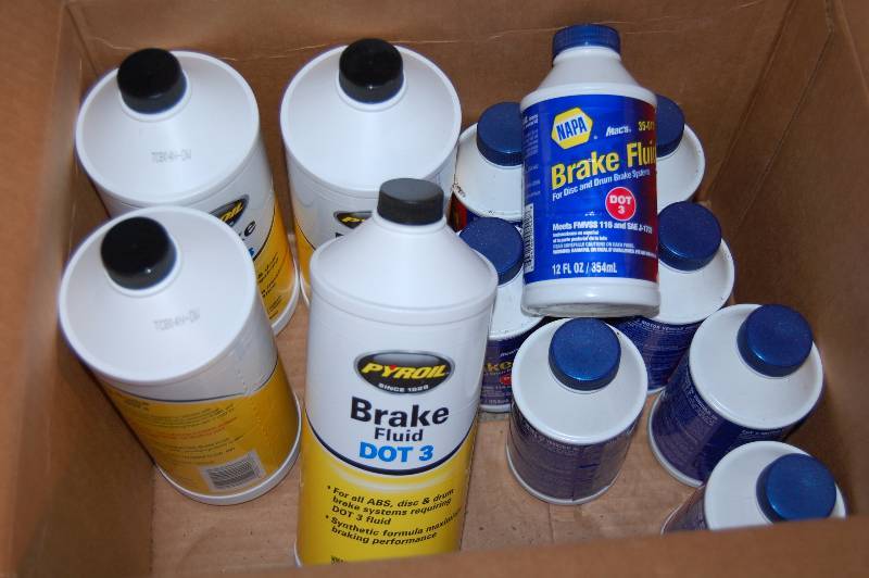 lot 1091 image: Dot 3 Brake Fluid