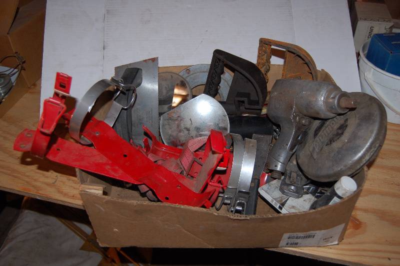 lot 1170 image: Misc Garage Supplies