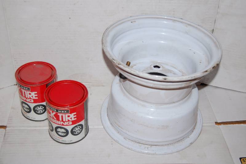 lot 1171 image: Trailer Wheel Rim and Black Tire Dressing