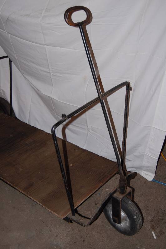 lot 1199 image: Steerable Three Wheel Cart