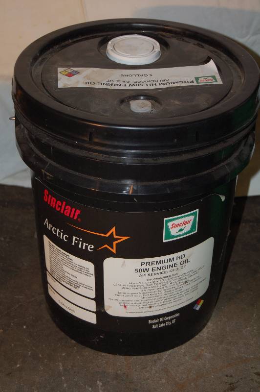 lot 1240 image: Engine Oil
