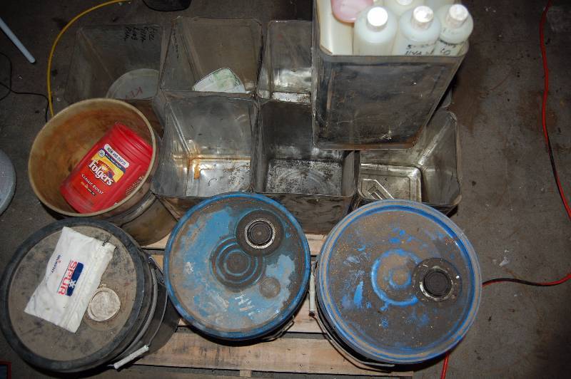 lot 1470 image: Misc Garage Supplies