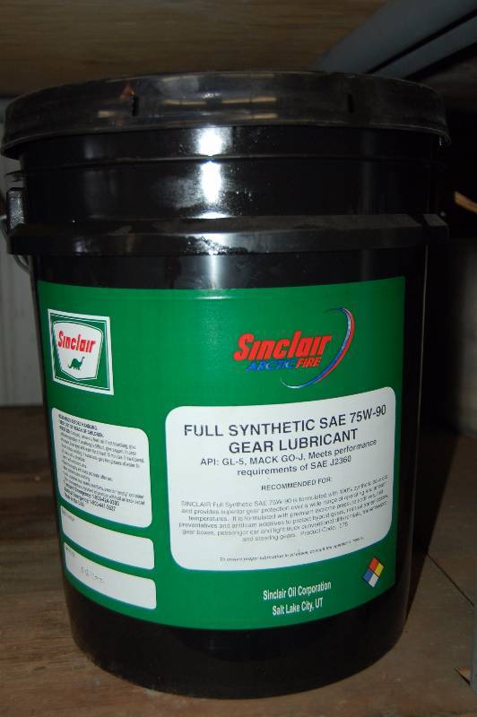 lot 1510 image: Five Gallons Bucket of 75W-90 Gear Lubricant