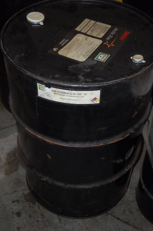 lot 1586 image: 55 Gallon Drum of Antiwear Hydraulic Oil 32