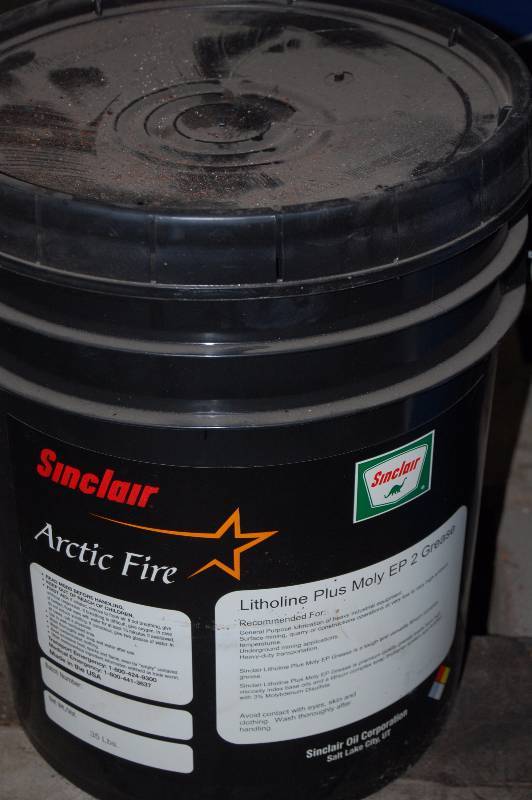 lot 1675 image: Five Gallon Bucket of Lithilone Plus Moly EP 2 Grease