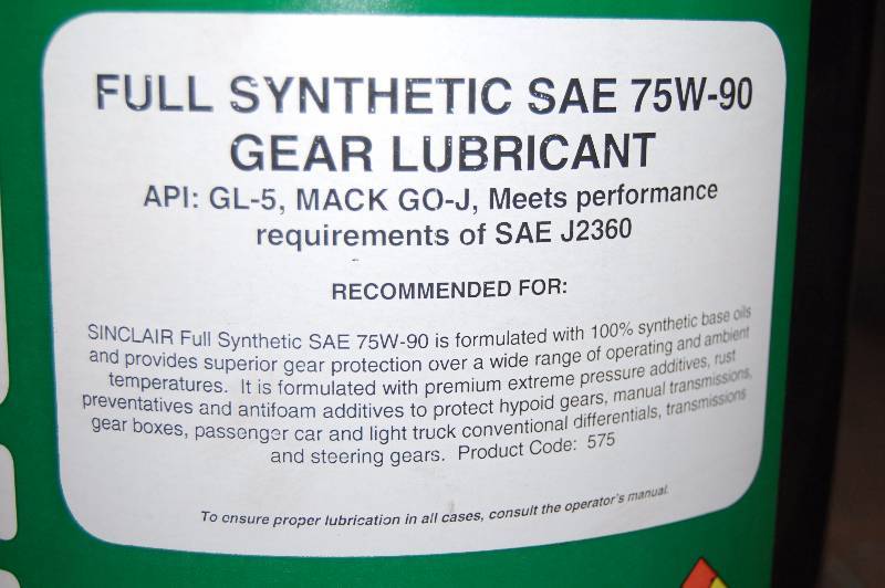 lot 1511 image: Five Gallons Bucket of 75W-90 Gear Lubricant