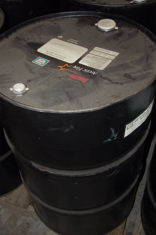 lot 1697 image: 55 Gallon Drum of Non-Detergent Motor Oil SAE 30