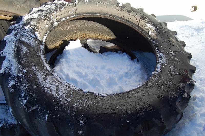 lot 1710 image: Tractor Tires