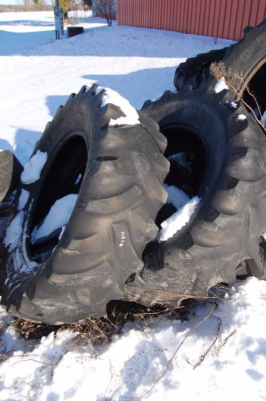 lot 1712 image: Tractor Tires
