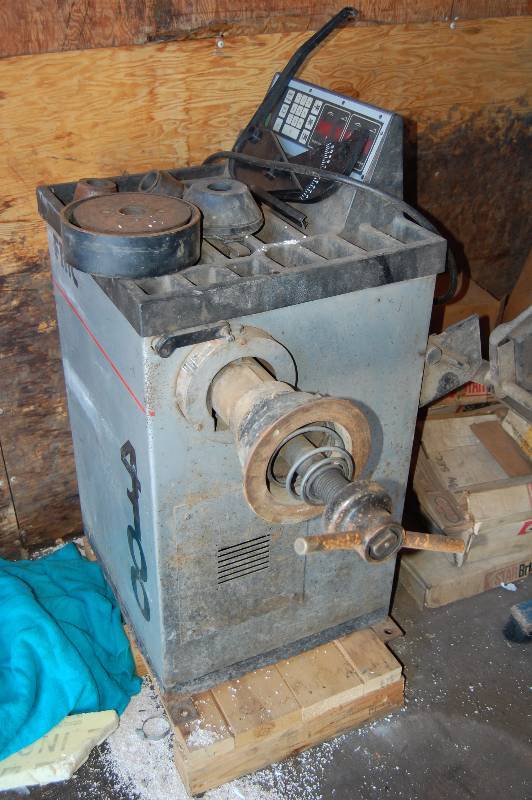 lot 1715 image: Computer Wheel Balancer