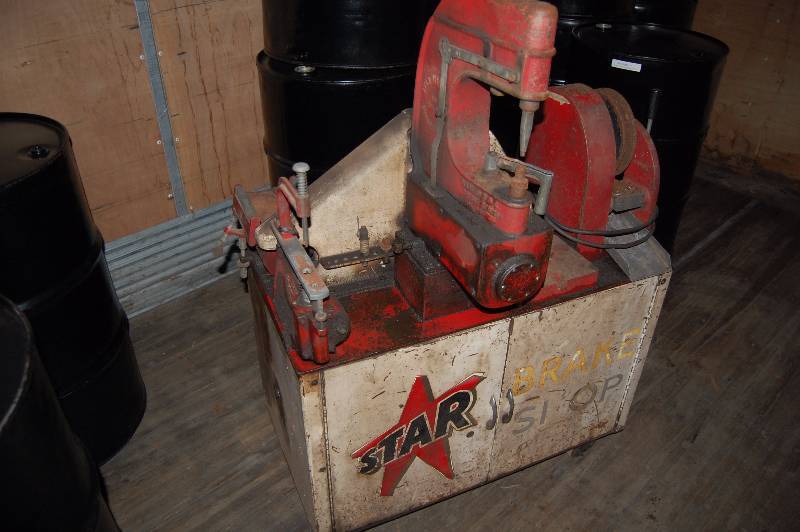 lot 1716 image: Break Shop Machine