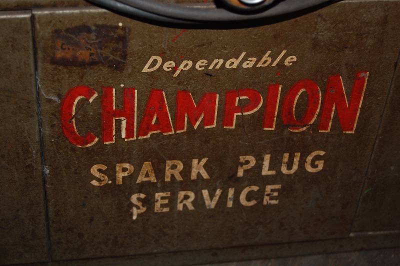 lot 1717 image: Spark Plug Tester