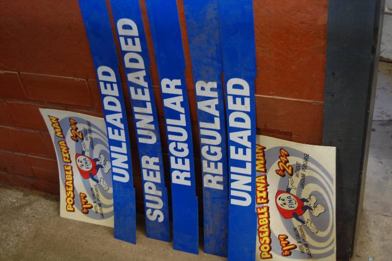 lot 1723 image: Gas StationMechanics Signs