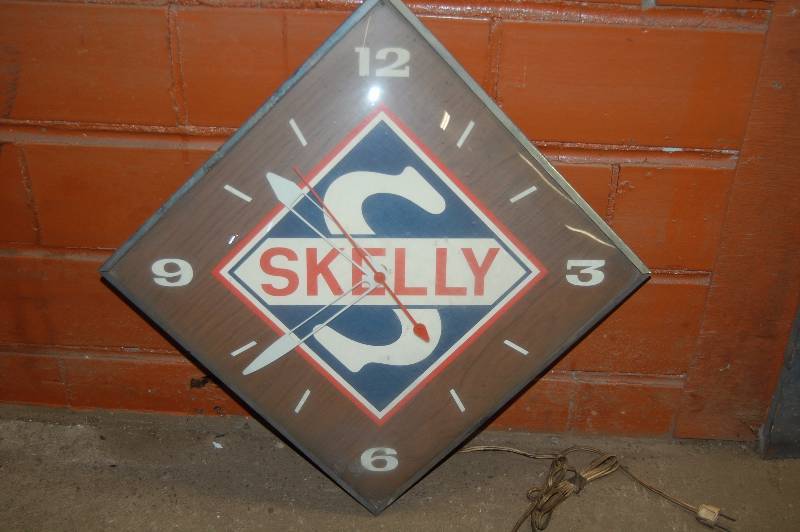 lot 1728 image: SKELLY Clock