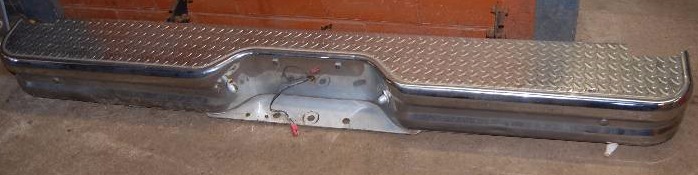 lot 1729 image: Chrome Diamond Plate Bumper
