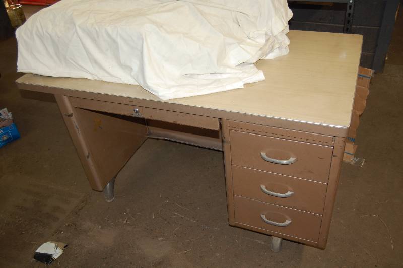 lot 1740 image: Office Desk