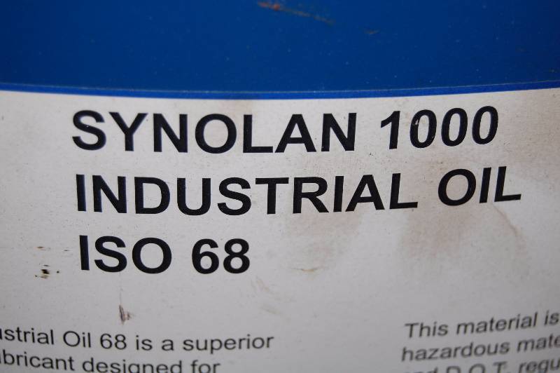 lot 1693 image: 55 Gallon Drum of Synolan 1000 Industrial Oil 68