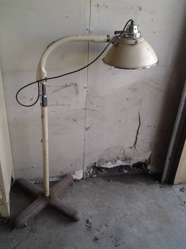 lot 3 image: Vintage Adjustable Lamp On Cast Iron Rolling Base By Castle Light