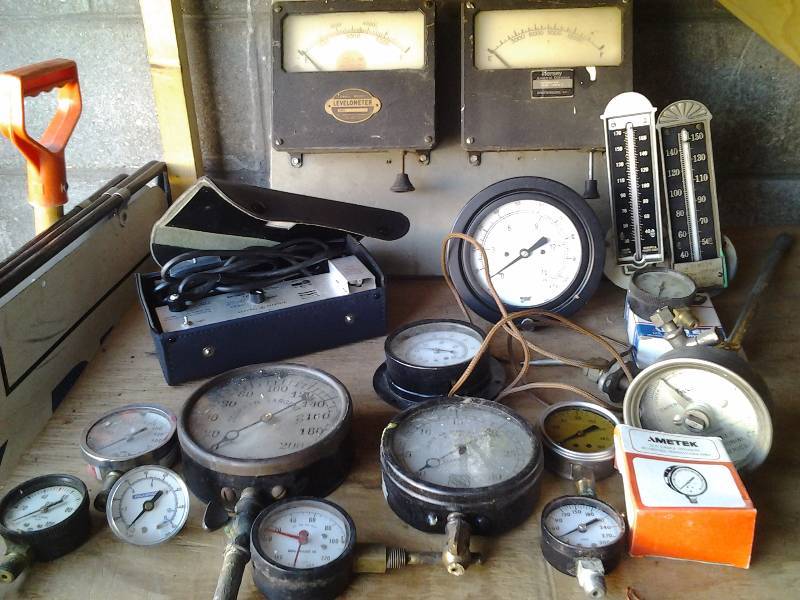 lot 8 image: Lot Of Assorted Gauges & Meters
