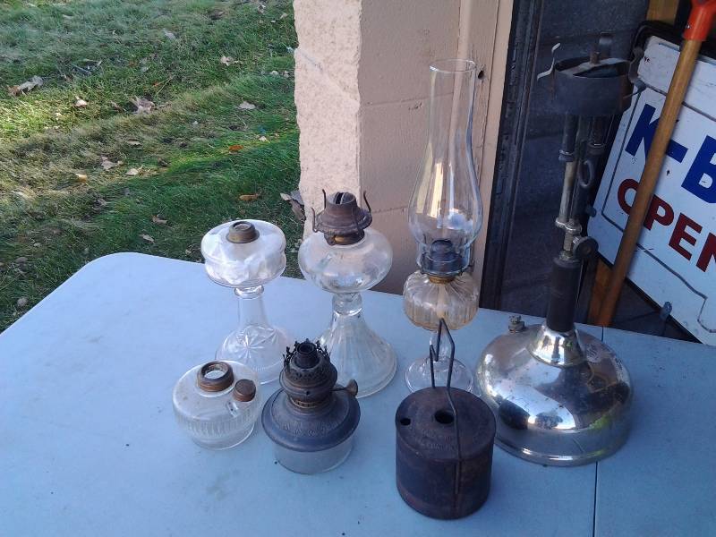 lot 16 image: Assorted Oil Lamps