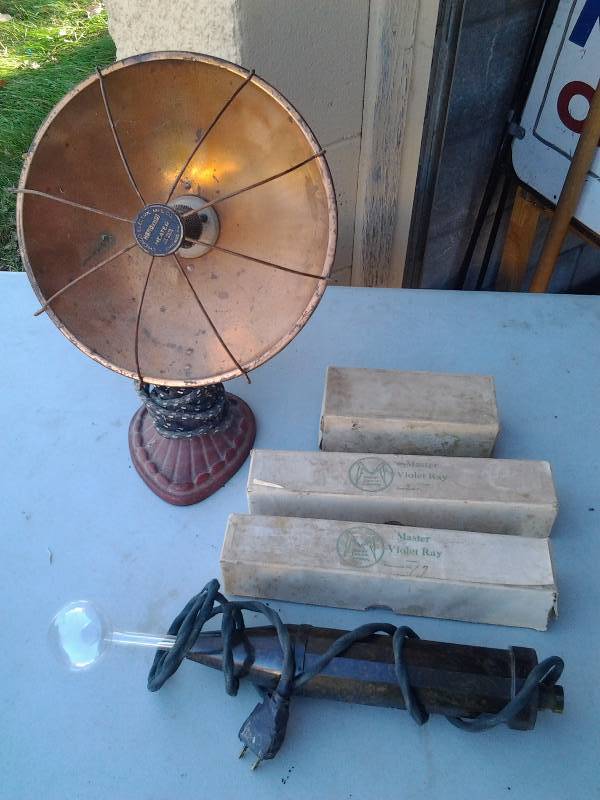 lot 17 image: Vintage Copper Heat Lamp Master Violet Ray With 3-Glass Attachments