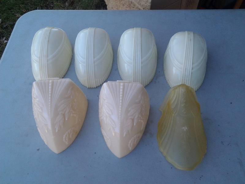 lot 20 image: 7-Assorted Vintage Glass Slipper Shades