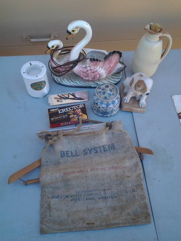lot 25 image: Swan Lamp, Pottery, Collectibles