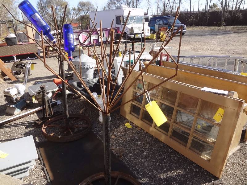 lot 3 image: Bottle Tree