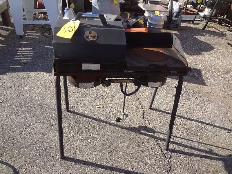 lot 22 image: Camp Chef Gas Cooker