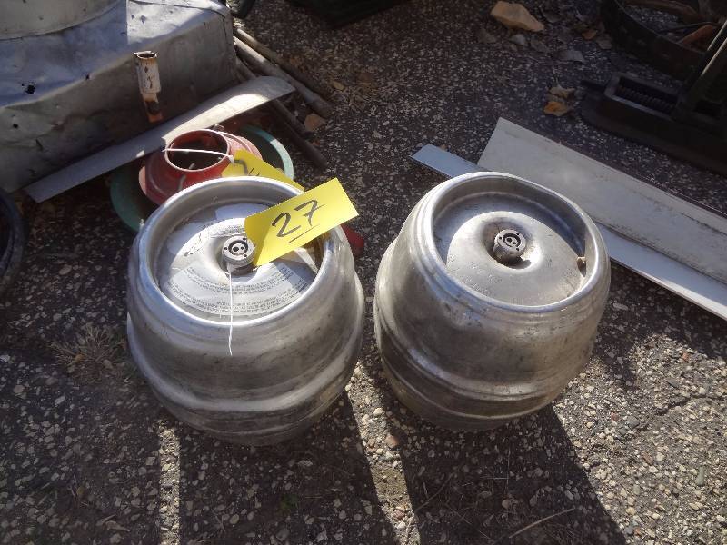 lot 27 image: Pair 8 Gallon Kegs