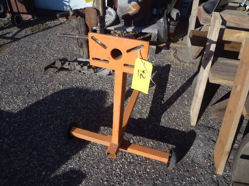 lot 42 image: Engine Stand