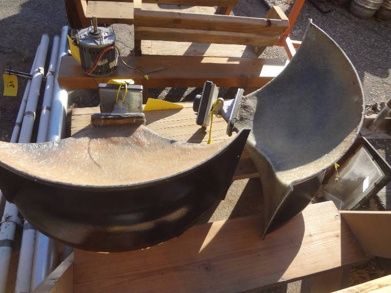 lot 49 image: Pair of Peavey Horns