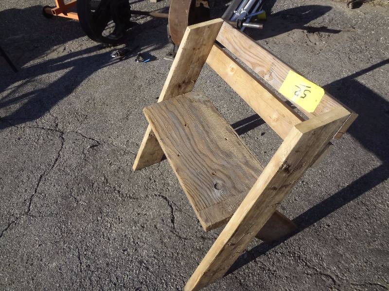 lot 52 image: Wooden Bench