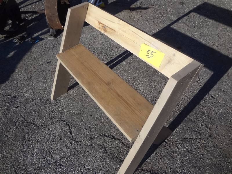 lot 55 image: Wooden Bench