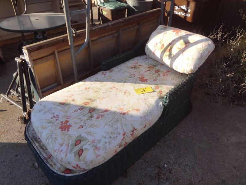 lot 65 image: Wicker Chase Lounge