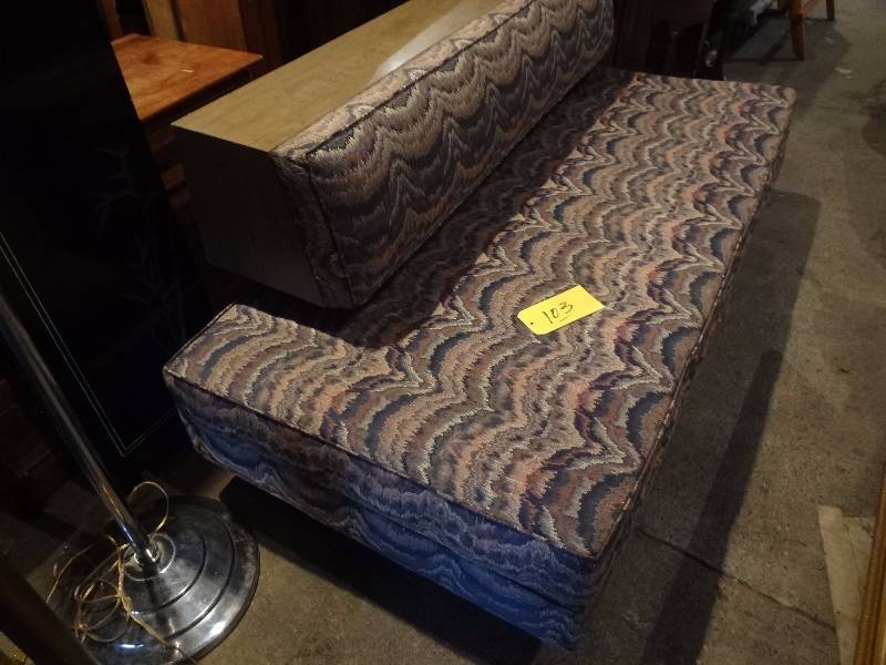 lot 103 image: Trundle Bed