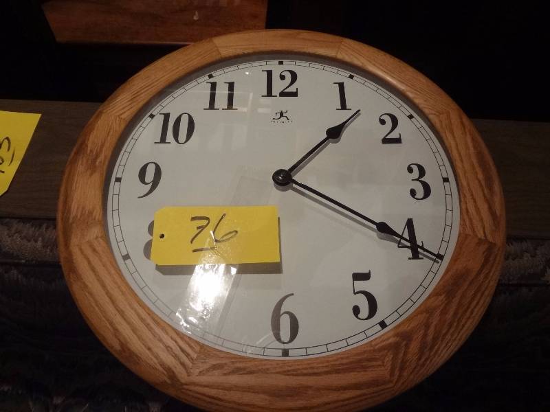 lot 76 image: Large Clock