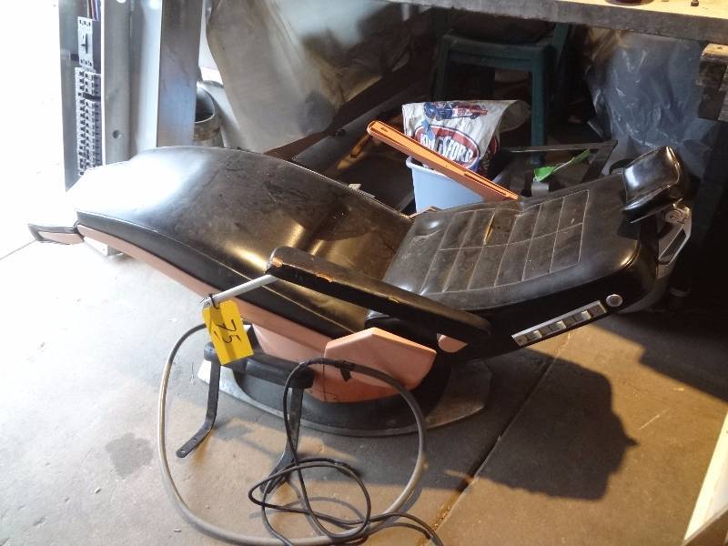 lot 75 image: Pink Dentist Chair