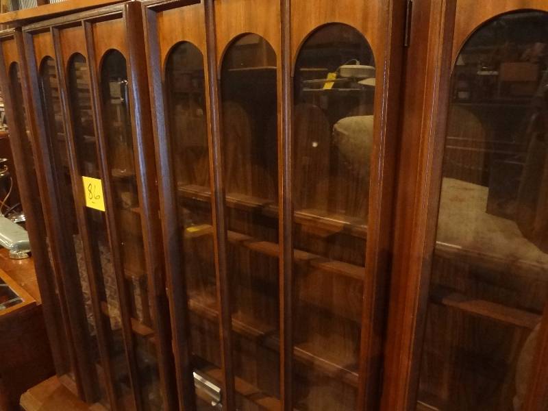 lot 86 image: Hutch