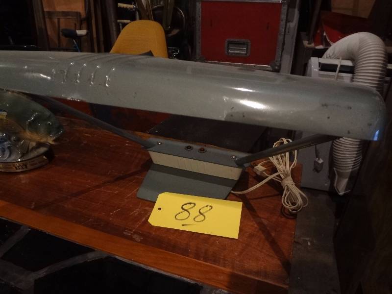 lot 88 image: MidCentury Desk Light