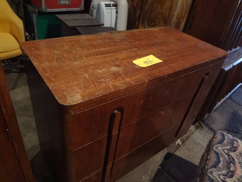 lot 102 image: Round Corner Chest of Drawers